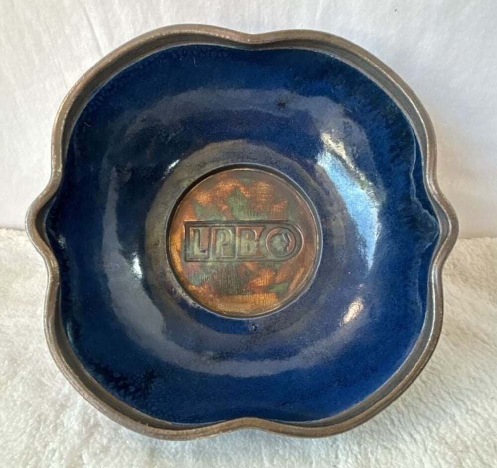 Arnold Hassig 2009 Signed Studio Art Pottery Bowl with LPBO Center‎ Medallion